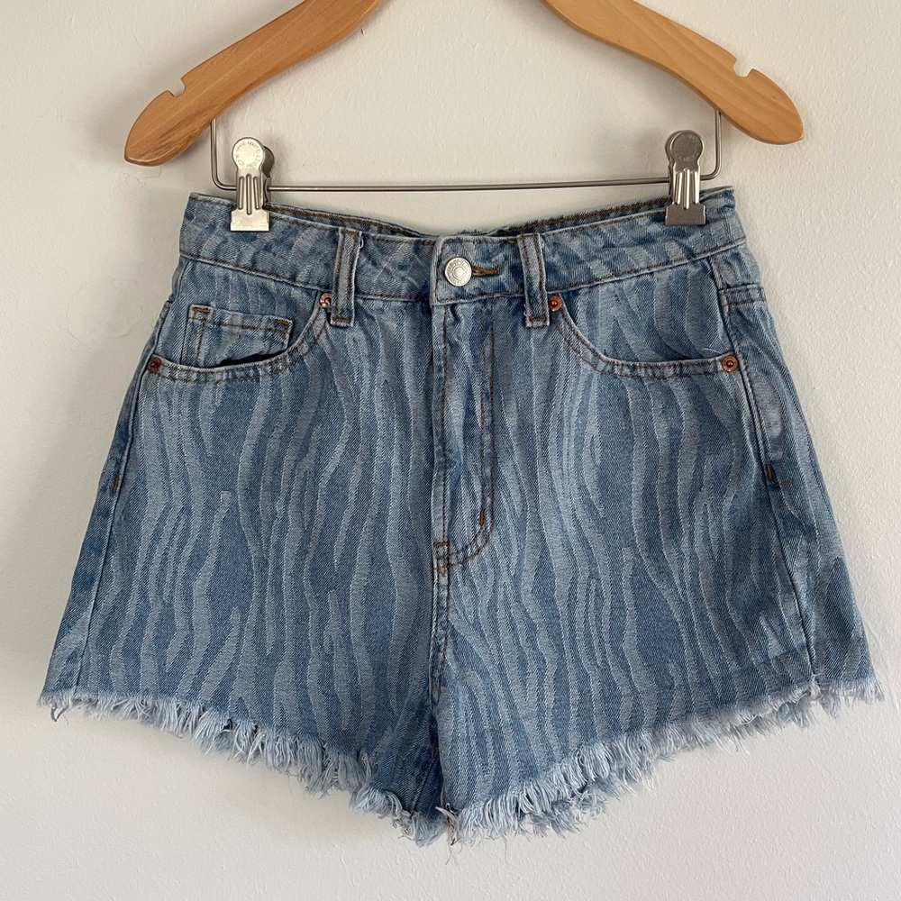 S.O.N.G. Womens Light Wash Denim Zebra Design High-Waisted Shorts Size 3/26